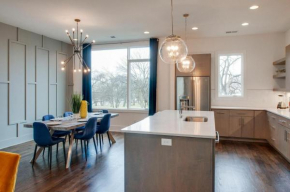 Gulch modern 3 story condo, 2 car garage, rooftop fire pit, security, and view!